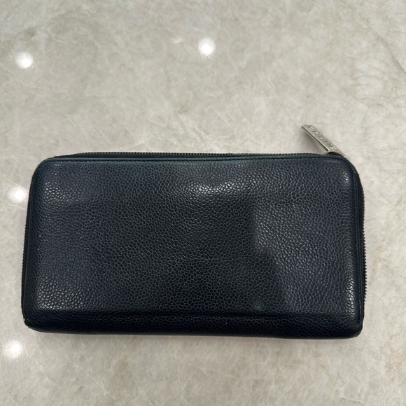 Vintage Chanel Caviar Leather Zippy Wallet - Picture 2 of 16